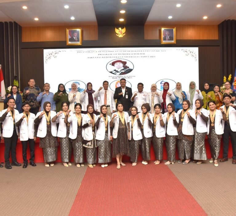 18 Dokter Baru Resmi Dilantik, Rektor Untad Tekankan Pentingnya Integritas dan Pengabdian